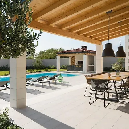 Manana Villa *